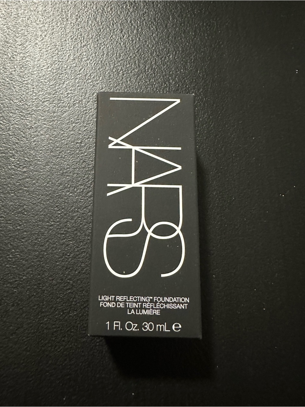 NARS Foundation Box in Black with White Logo - Medium-Deep 2.6 Huahine